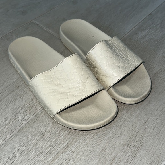 Gucci Microguccisima Rubber Pool Slides - Picture 9 of 9